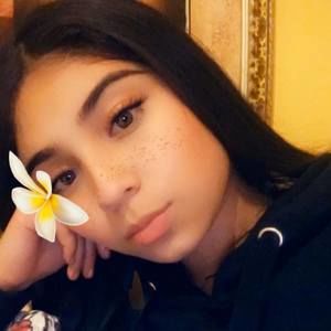 Meet your Posher, Dania